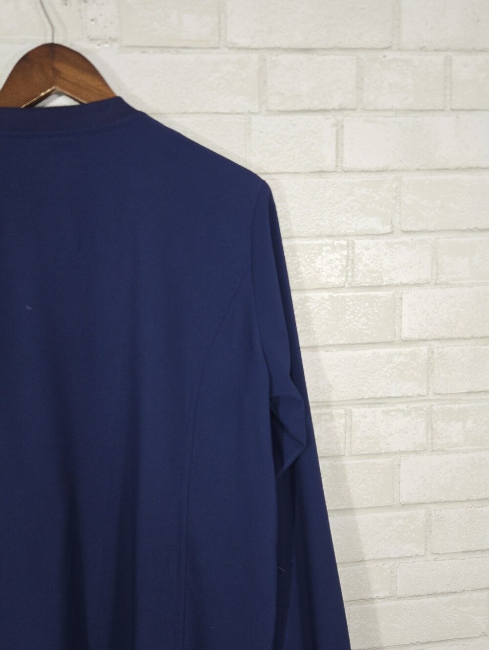Epic by IRG *like new* scrub jacket - Picture 14 of 14
